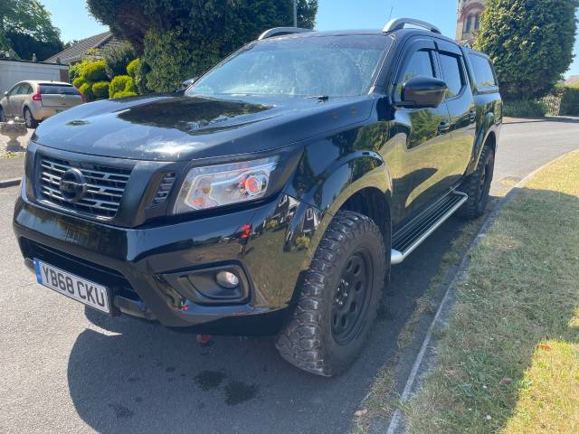 Nissan Navara Double Cab Pick Up Tekna 2.3dCi 190 4WD Pick Up Diesel Black